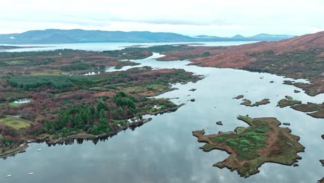 Drohnenlandschaftsbucht-In-Sneem-Am-Ring-Of-Kerry,-Irland,-Herbsttag