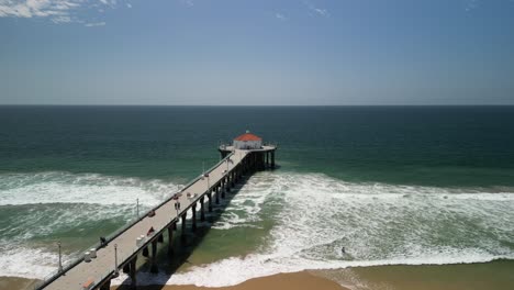 Vídeo-De-Drones-Del-Muelle-De-Manhattan-Beach-En-Los-Ángeles,-California,-En-Un-Día-Soleado