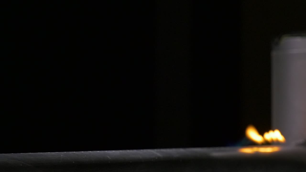 小さなガスの炎の列