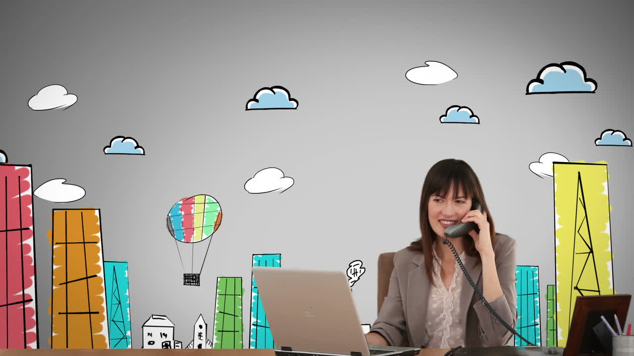 활기찬 사업가 여성이 애니메이션 도시 앞에서 일하고 있습니다.