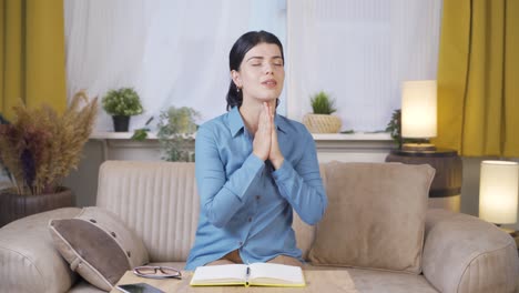 christian young woman praying.