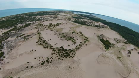 Vista-Panorámica-De-Arriba-Hacia-Abajo-De-Las-Dunas-De-Arena-Blanca-Y-Suave-Y-Senderos-Que-Conducen-Al-Océano-Atlántico