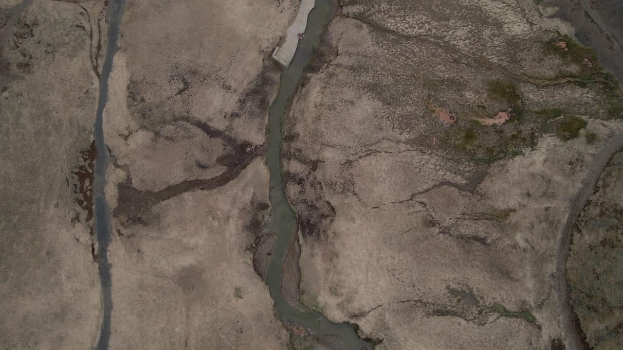 fuente termal y río termal de reykjadalur, islandia