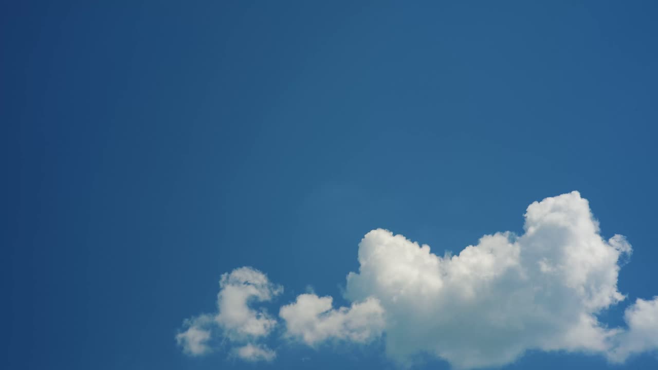 How Clouds form in the Sky White Clouds on a Pure Blue Sky Timelapse 4k