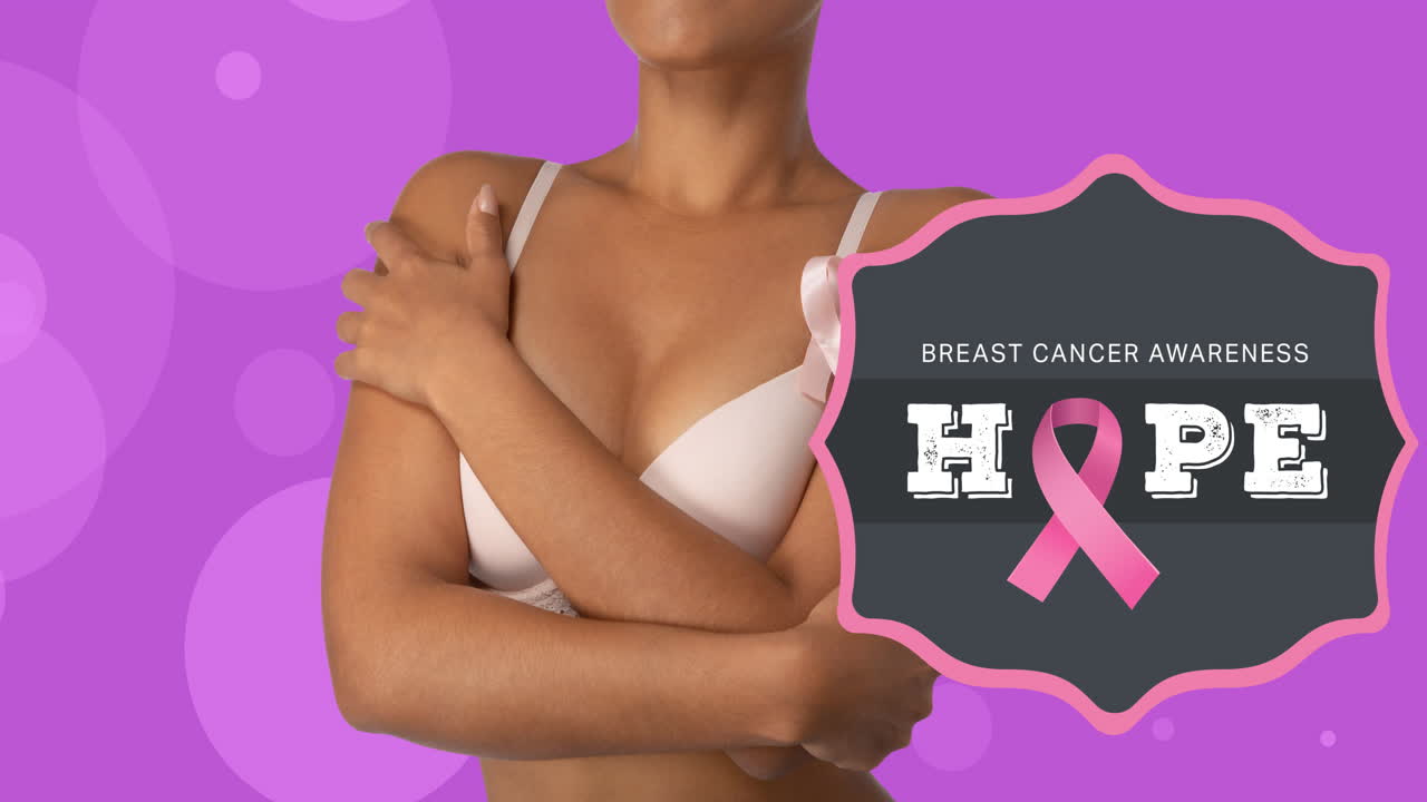 animación de texto de concienciación sobre el cáncer de mama, cinta rosada con una mujer biracial con ropa interior rosada