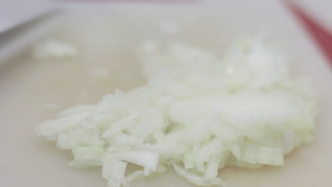 Cleaning-a-big-knife-after-cutting-onion-to-dices