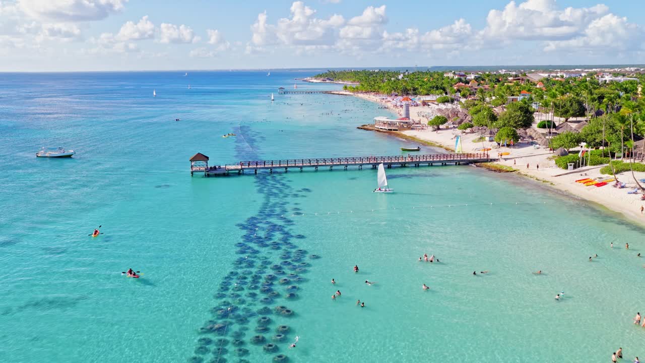 Spiaggia Dominicus, Bayahibe, Repubblica Dominicana. Vista panoramica del mare ripresa da drone