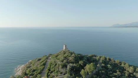 vista aérea de la torre de san gemiliano, cerdeña destino de viaje vacaciones de verano en italia