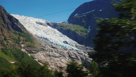 increíbles paisajes desde la ventana del auto - un viaje a noruega y una vista del glaciar en el