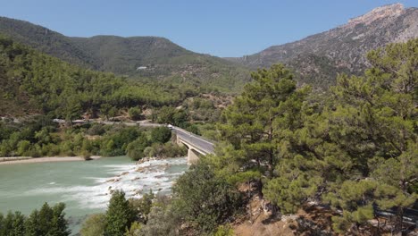 Río-En-Vista-Aérea-De-La-Montaña