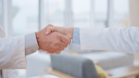 leute, arzt und handschlag für die partnerschaft