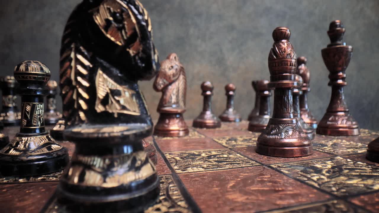 빈티지 체스 사이의 카메라의 비행. 슈퍼 매크로 클로즈업.