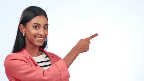 mujer india, negocios y señalando a la publicidad