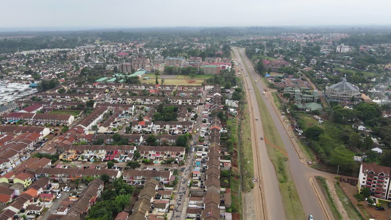 Veduta aerea di moderni edifici residenziali a Kibera, il più grande slum urbano africano, nella periferia di Nairobi, Kenya.