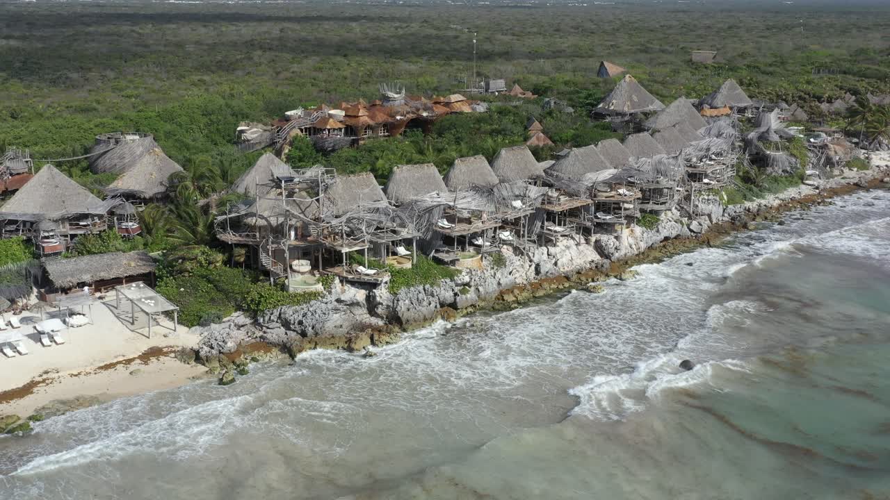 azulik seafront resort con alojamiento de madera, tulum en mexico