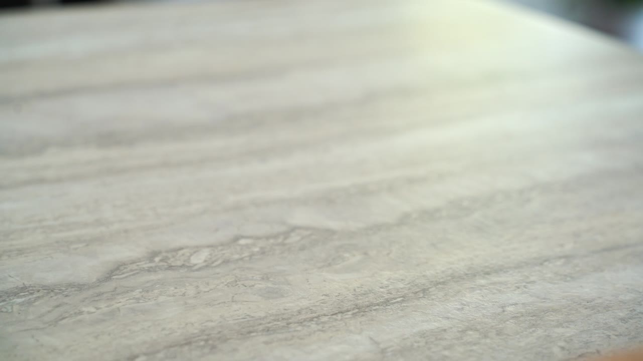 disparo deslizante de calabaza saliendo del horno asado siendo preparado con ingredientes