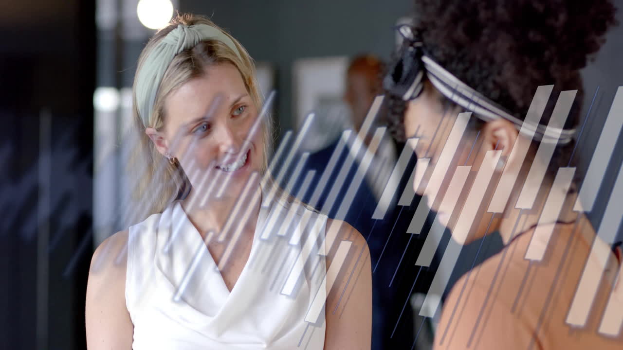 사무실에서 다양한 사업가들에 대한 금융 데이터 처리의 활성화