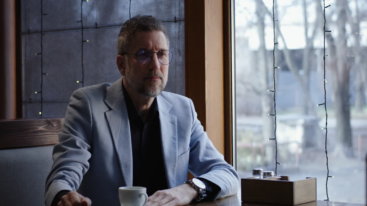 Businessman having a meeting in a cafe