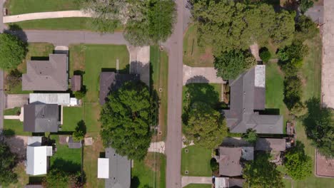 Birds-eye-view-of-homes-in-Lake-Charles,-Louisiana