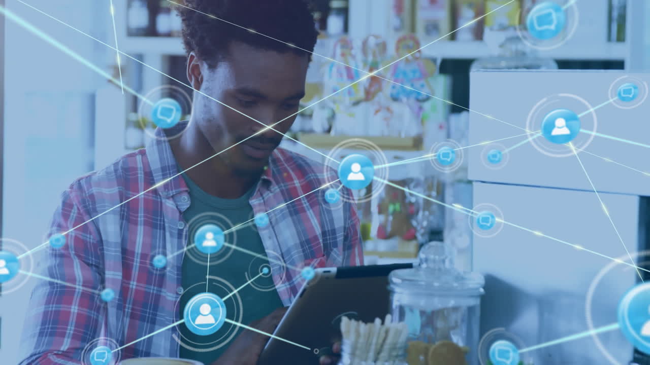 animación de la red de conexiones con la gente cons sobre hombre afroamericano con tableta en el café