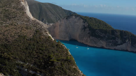 Popular-Playa-Navagio-Con-Naufragio-En-Zakynthos,-Islas-Jónicas-De-Grecia