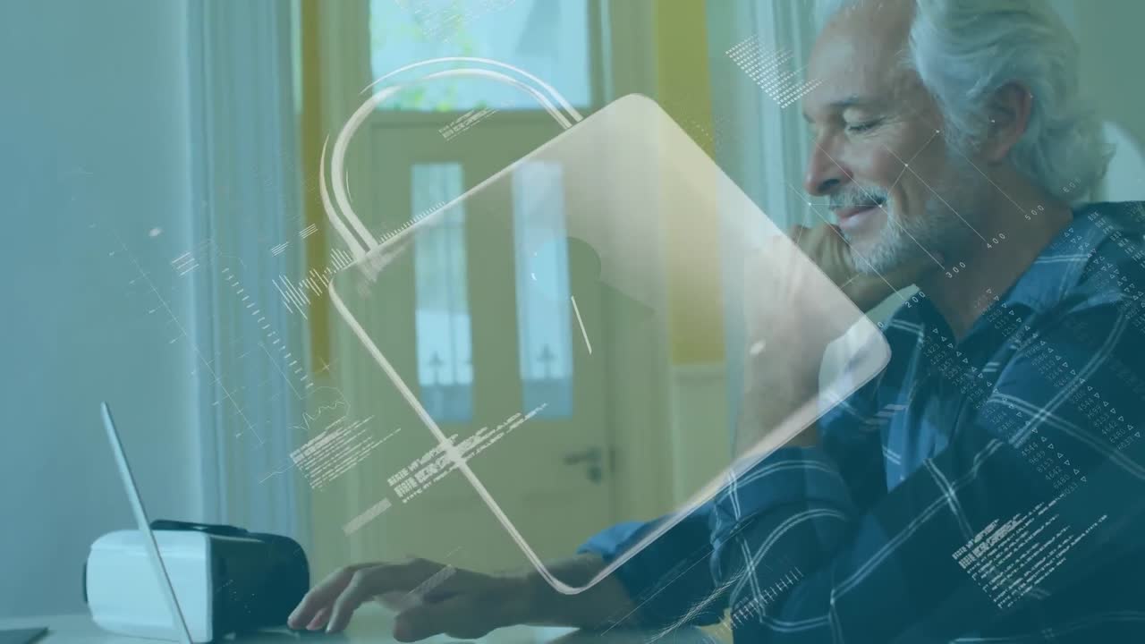 animación de un hombre caucásico mayor usando una computadora portátil sobre un candado con grabación de datos