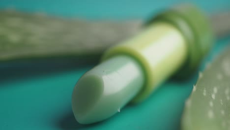 lápiz labial verde de aloe vera