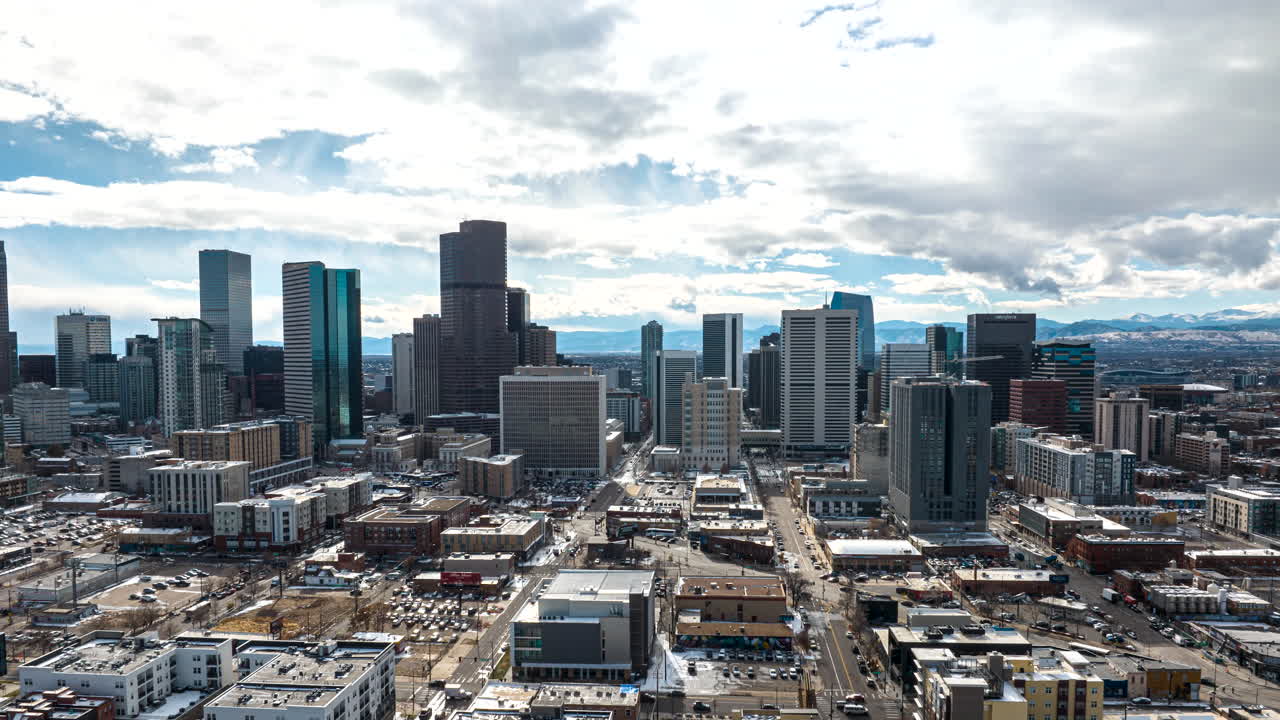 timelapse aéreo de denver, colorado en un día de invierno