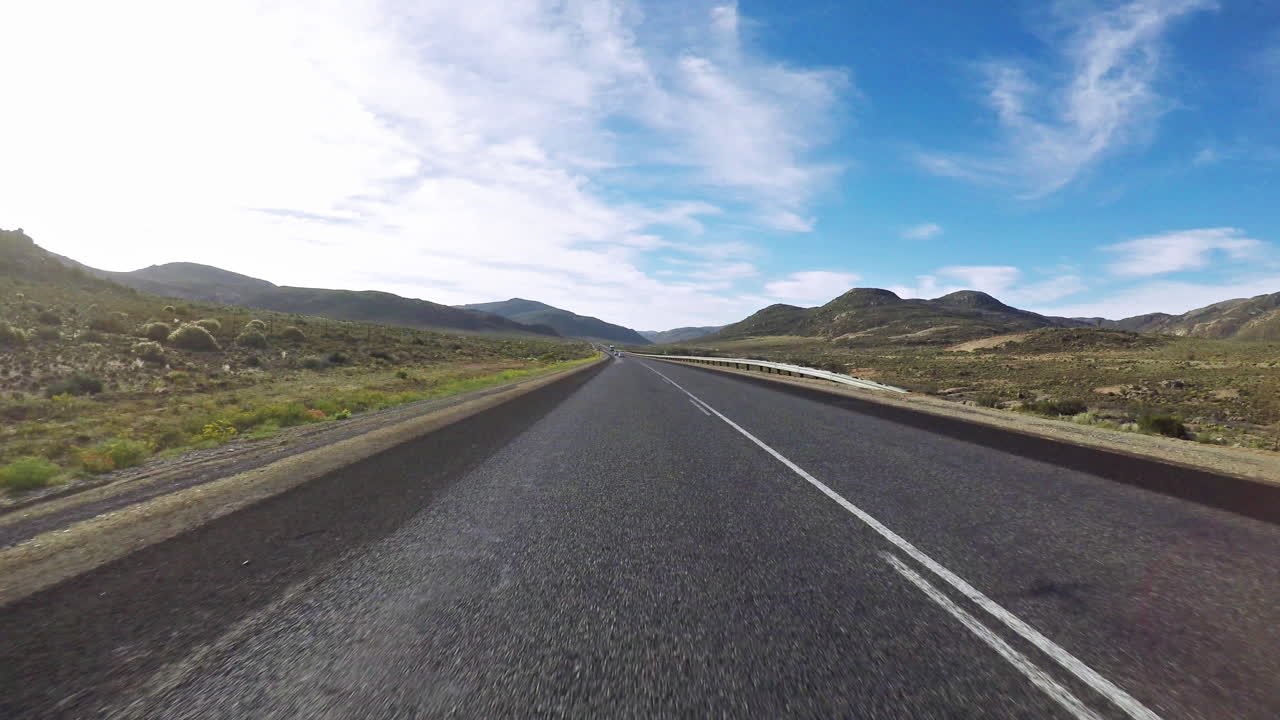 Descubre Namibia en la carretera abierta.