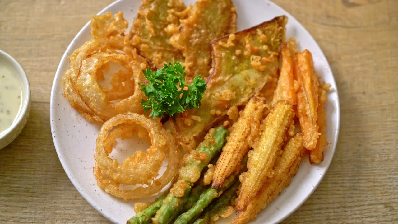 혼합 야채 튀김 (양파, 당근, 아기 옥수수, 호박) 또는 튀김