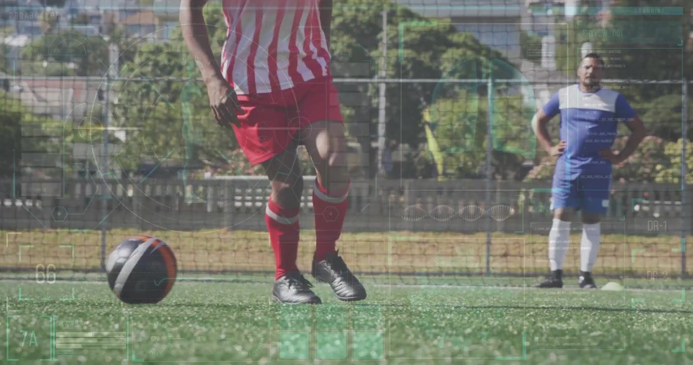 Animación de interfaz procesando datos sobre un futbolista masculino entrenando en el campo con un balón
