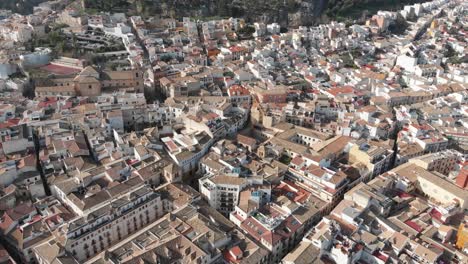 Schöne-Aufnahmen-Von-Jaen---Spanien-Konzentrieren-Sich-Auf-Die-Kathedrale-Von-Jaen-Auf-Dem-Platz-Santa-Maria