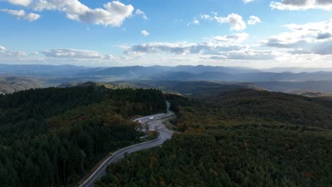 Vista-Panorámica-De-Hermosas-Montañas