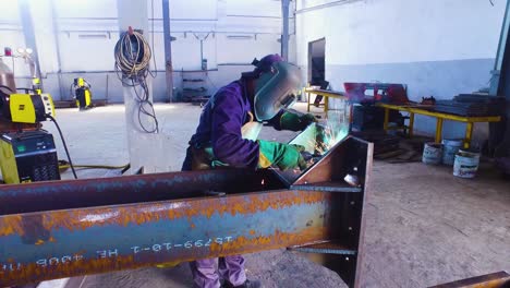 Welding-of-the-metal-frame-in-the-factory