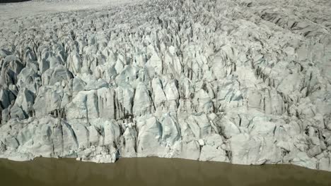 glaciar y lago glacial