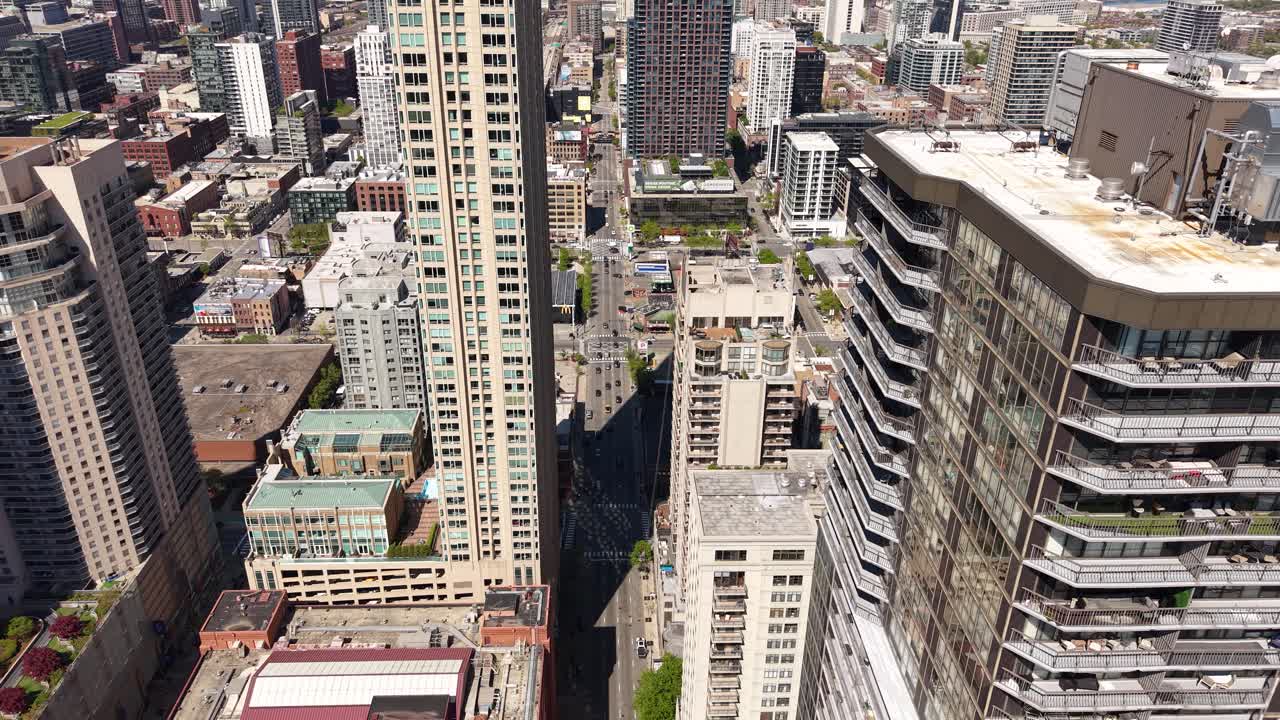 Chicago, EUA, tomada de drone reveladora dos bairros do lado oeste a partir do centro.