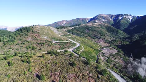 Aerial---tracking-drone-shot-of-cars-driving-through-the-mountains-in-New-Zealand