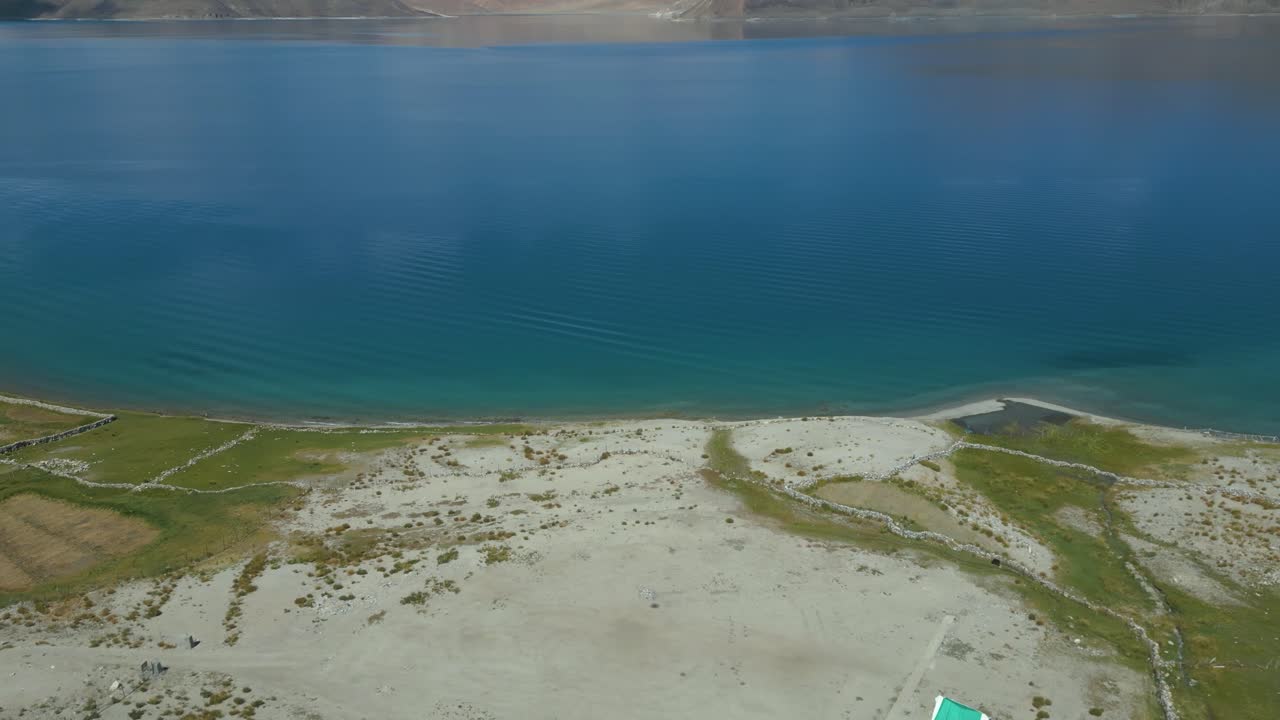 воздушный вид лех-ладакх, озеро пангонг-цо, будда-майтрея, монастырь дискит в долине нубра, песчаные дюны долины нубра