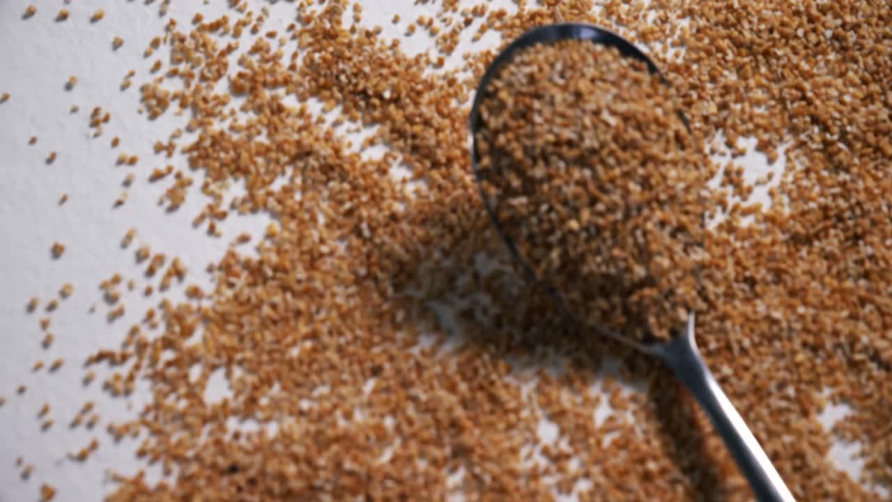 Oatmeals spilled on spoon 4k