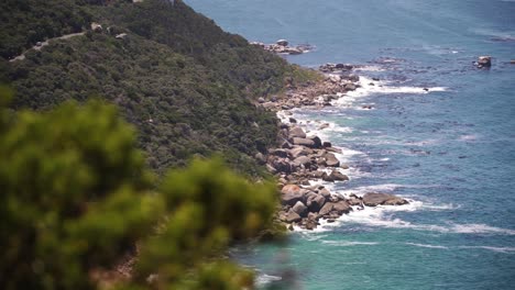 Felsige-Küste-Mit-Vegetation-Am-Cape-Point