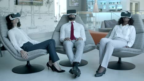 Relaxed-coworkers-in-vr-headsets