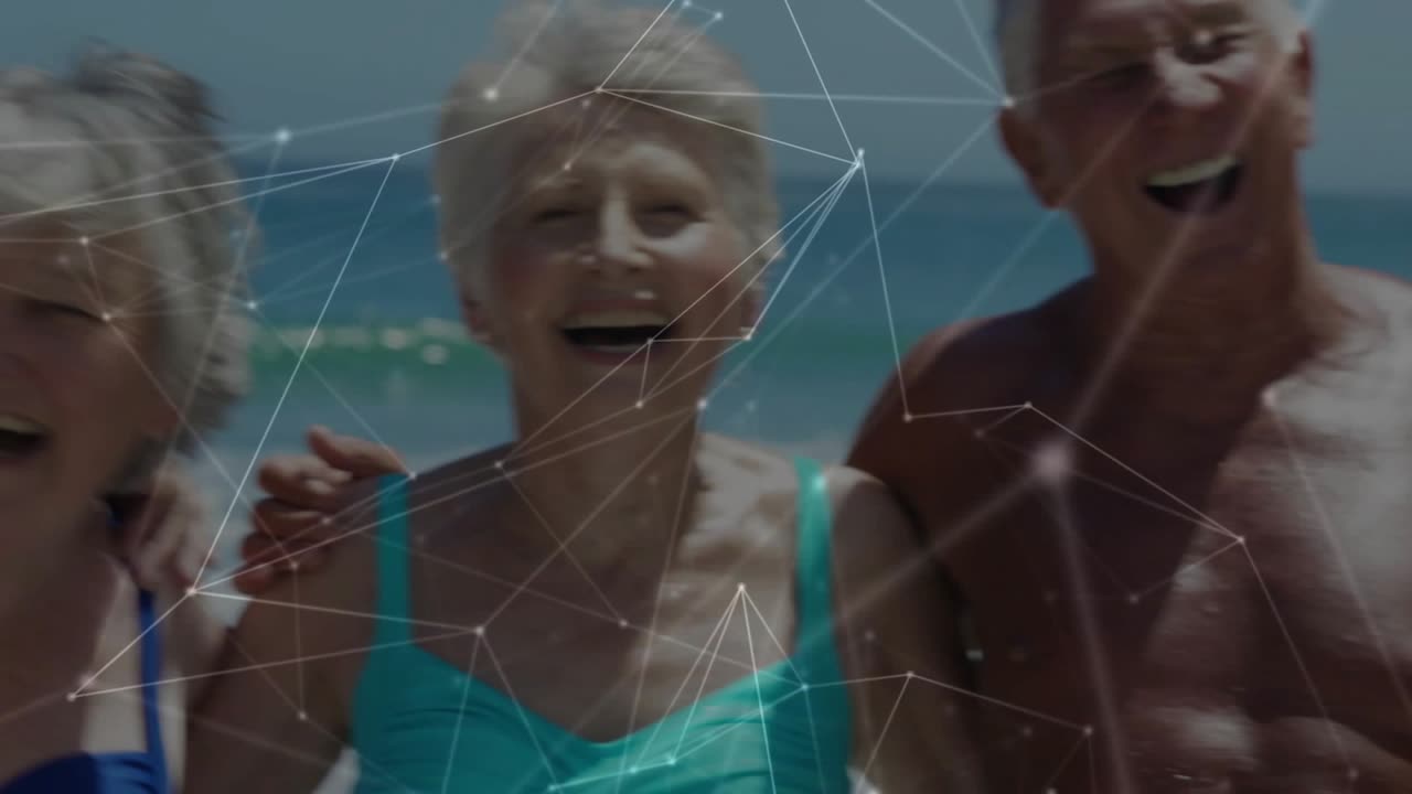 La telecamera panoramica su un gruppo di anziani che si tengono a braccetto, salutando sulla spiaggia, con una grafica di rete su di loro per la salute.