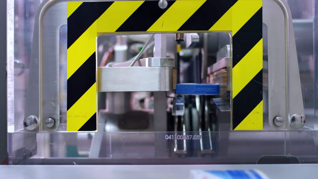 máquina de envasado de medicamentos médicos. producción de envases médicos