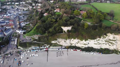 Toma-Aérea-De-4k-De-Las-Increíbles-Playas-De-La-Ciudad-De-Beer-Inglaterra-En-El-Reino-Unido