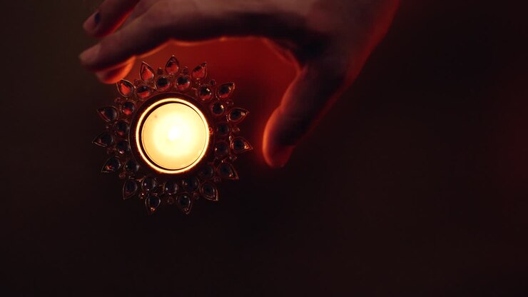Primo piano di candele di cera Diya per la celebrazione della festa di Diwali.
