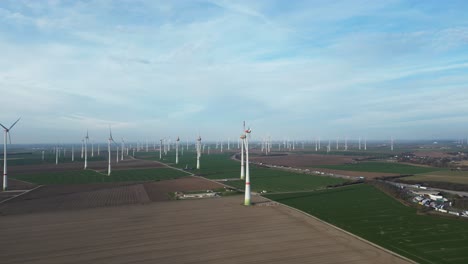 Windrad-Feld-Park-Bauernhof-Nachhaltige-Erneuerbare-Energieproduktion