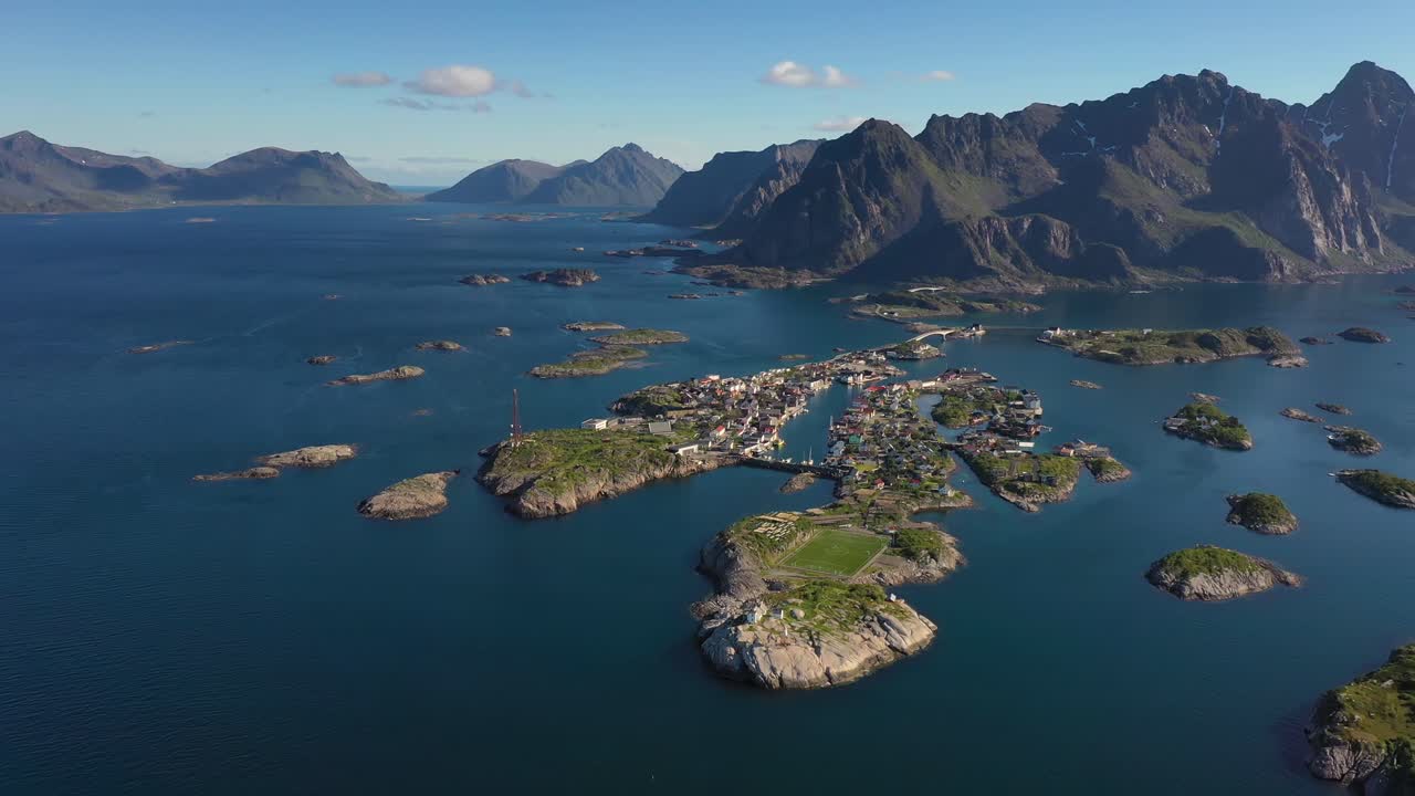 헨닝스바어 루포텐 (henningsvaer lofoten) 은 노르웨이 노르드랜드 카운티에 있는 군도이다.