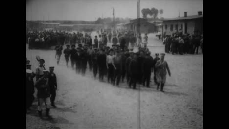 la película de guerra alemana capturada de la primera guerra mundial muestra un campo de concentración de prisioneros de guerra 1