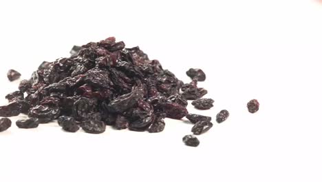 pile of dark raisins