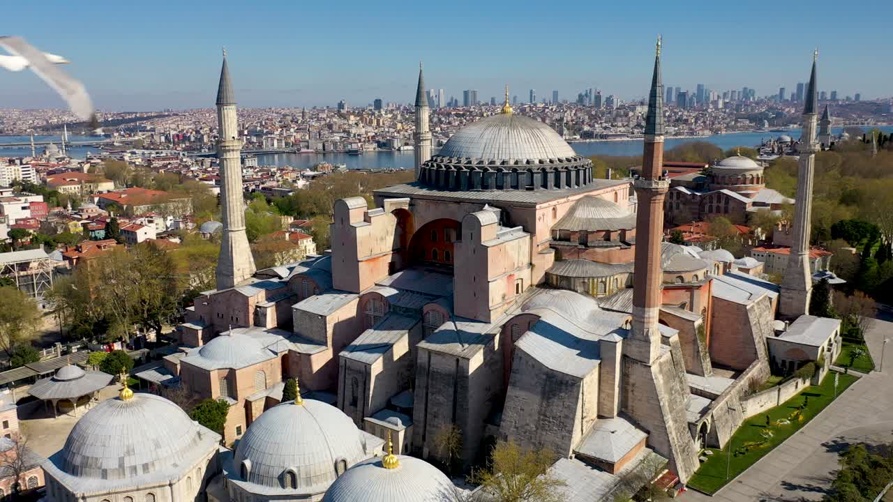 이스탄불에서 드론으로 촬영된 하기아 소피아 공중 사진.